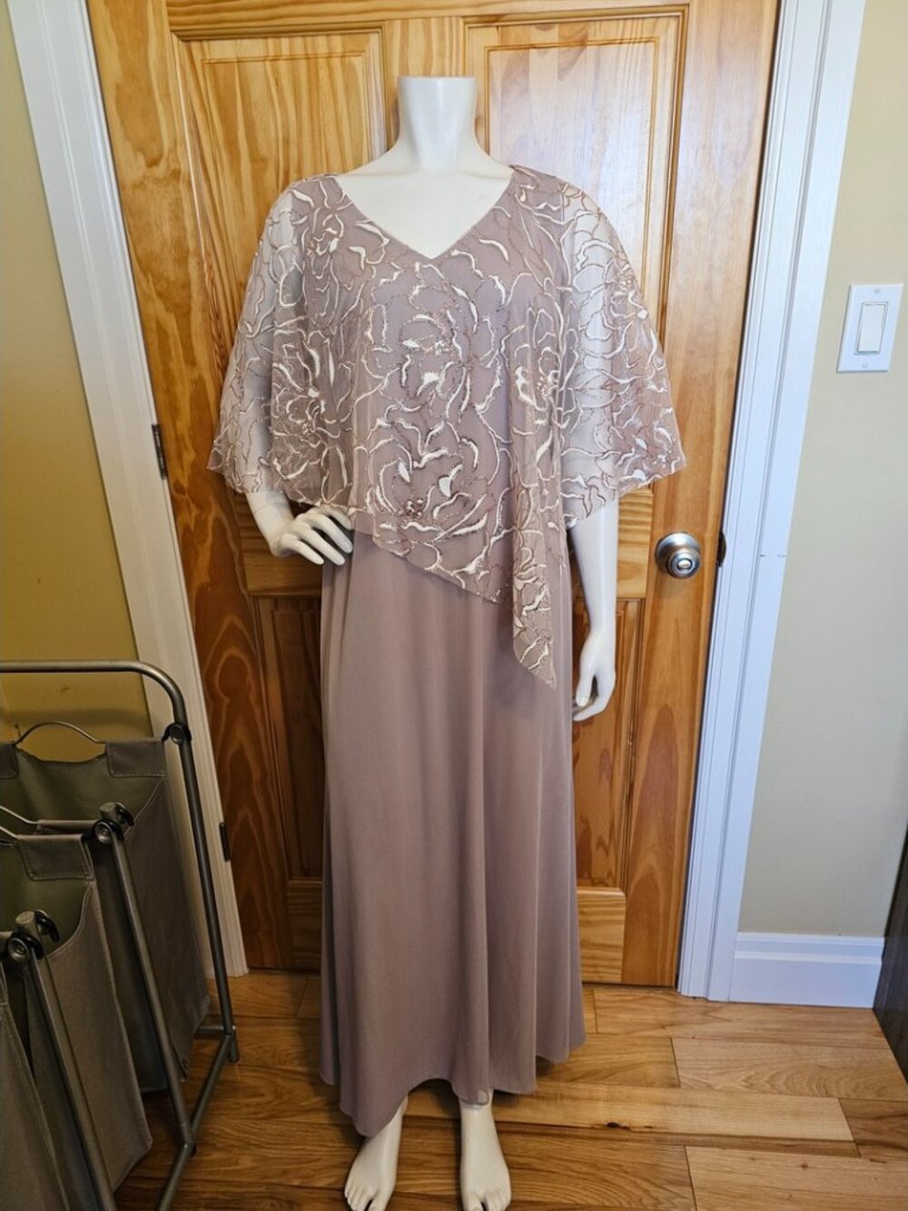 SLNY Size 10 Formal Dress